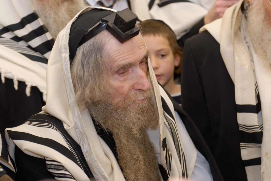 "Rav Steinman at Minyan in Manchester" stock image