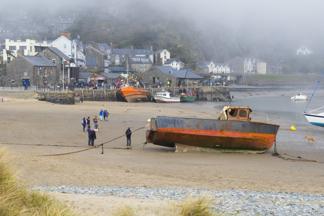 "People on the beach at Barmouth" stock image