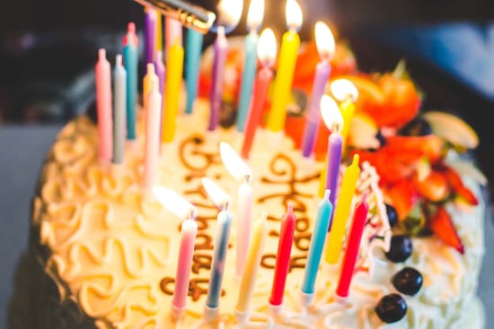 Gâteau d'anniversaire avec bougies - Birthday cake