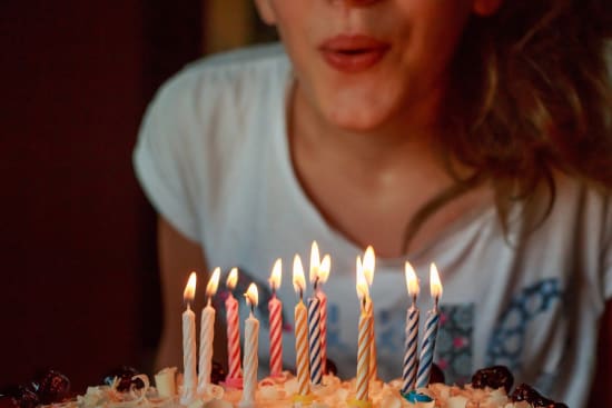 La Naissance Du Gateau D Anniversaire Ici Vous Apprenez Tout Des Fleurs