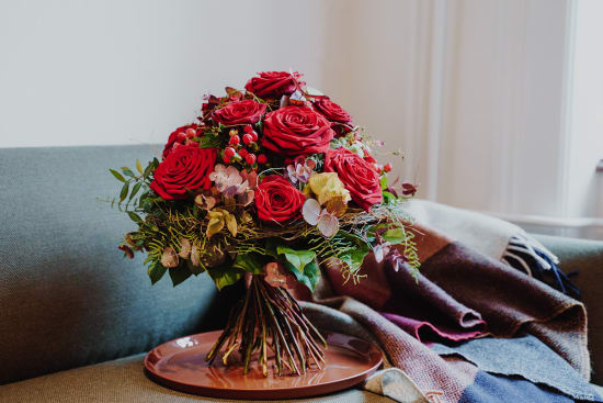 Rosso passione  San valentino, Rosa rossa, Composizioni floreali semplici