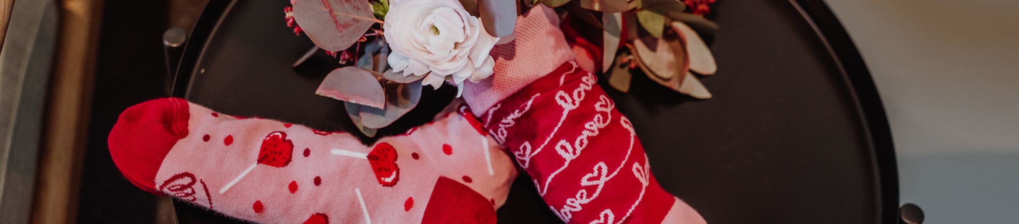 Chaussettes «Cœurs» remplies de fleurs - une love story