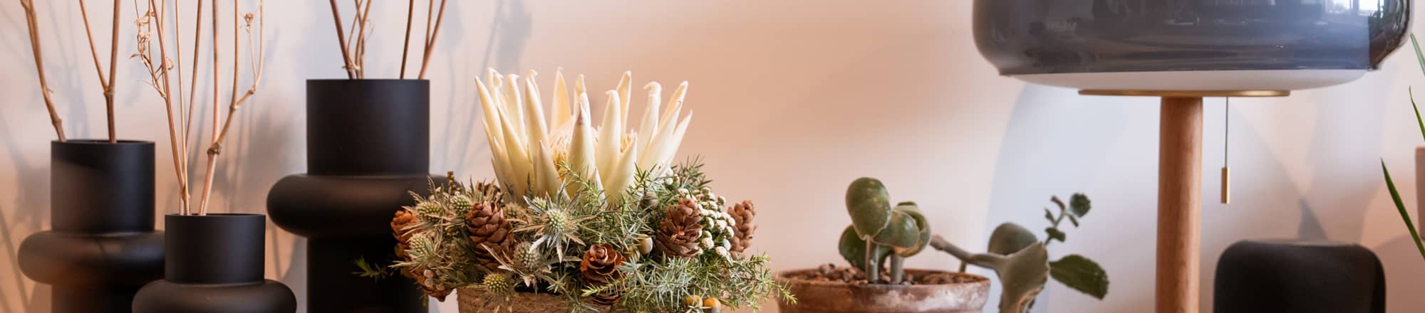 Long-lasting winter arrangement 