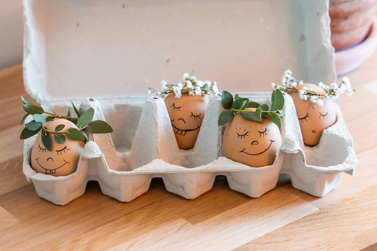 Easter eggs with crown