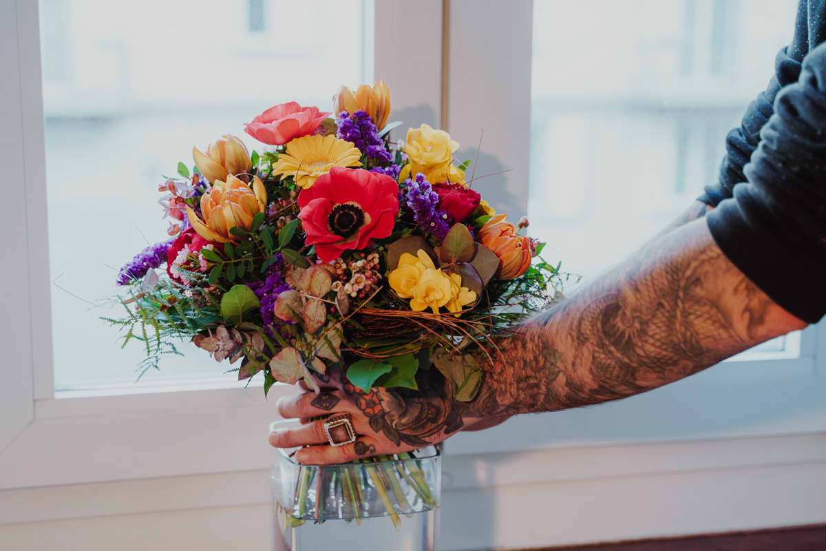Surprise someone with the joy of spring