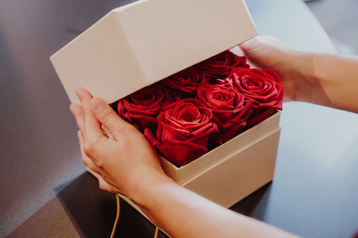 A gift of love - romantic floral greetings from Fleurop 