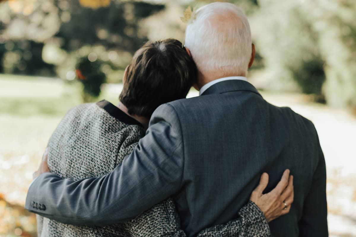 How to deal with a death as an acquaintance?