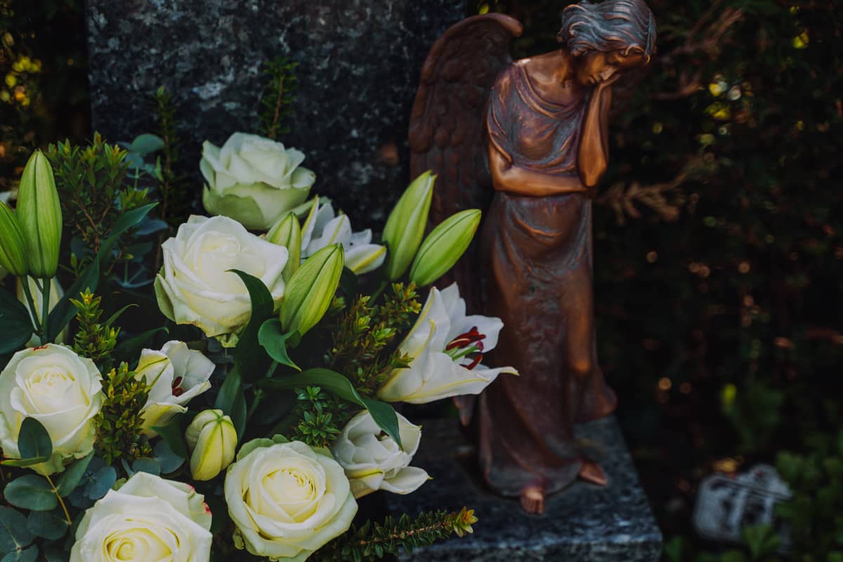 How to organize the planting of the grave?