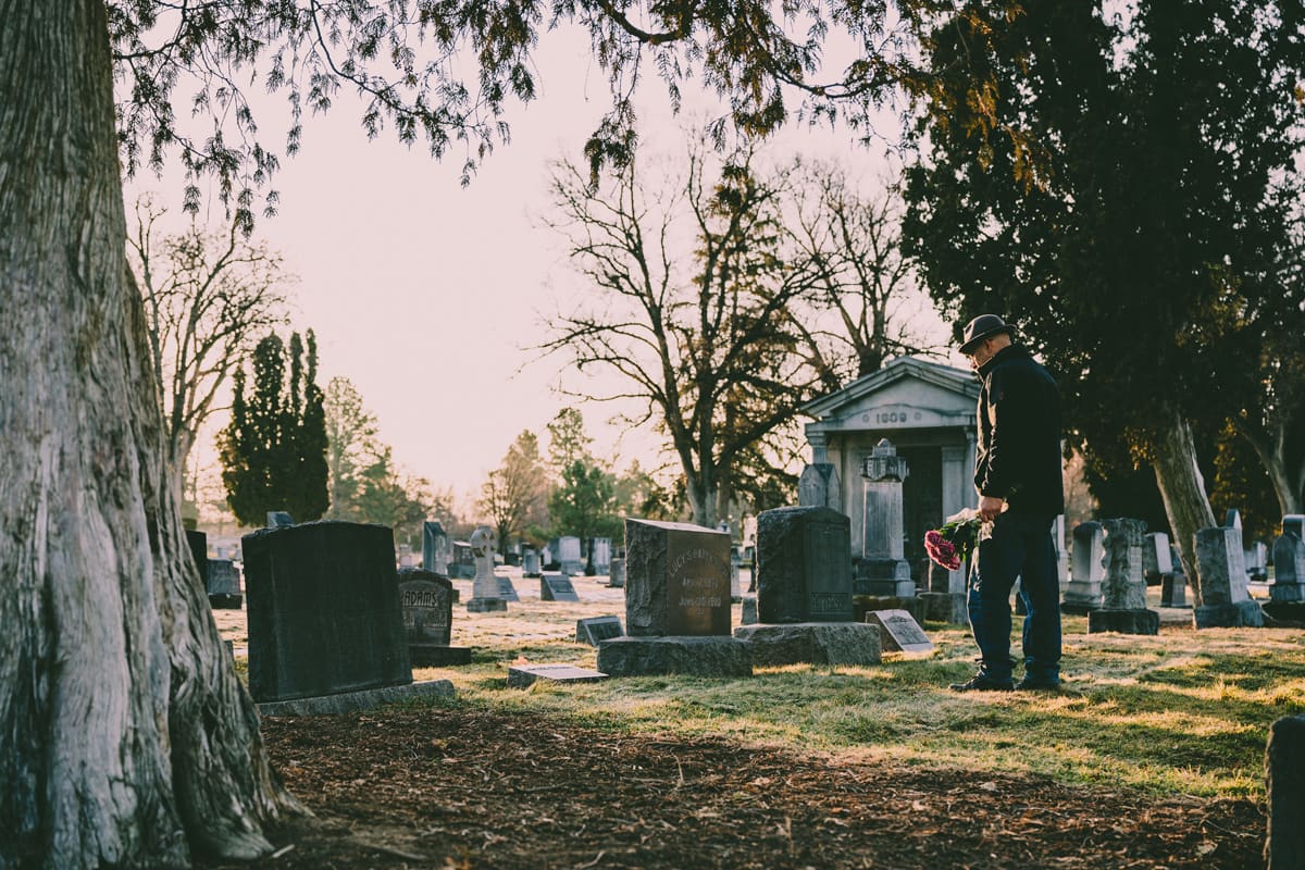Présenter ses condoléances par écrit ou de vive voix: règles