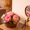 Media 2 - Schweizer Blumengesteck «Pfingschtrose-Traum» mit Honig Geschenk-Set von Bee-Family
