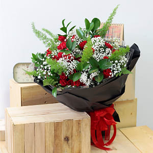 Media 1 - Exquisite Red Roses Bouquet