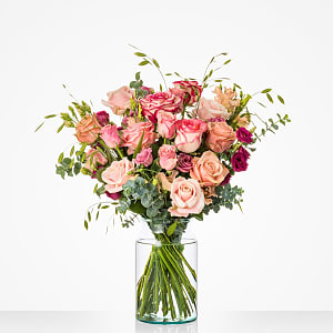 Media 1 - Pink roses bouquet
