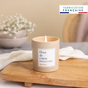 Media 2 - Powdery cloud and its scented candle