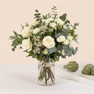 Media 2 - White and green bouquet with decorative bag