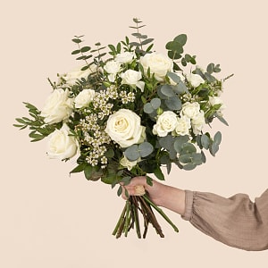 Media 3 - White and green bouquet with decorative bag