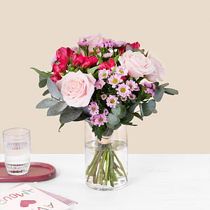Media 1 - Melody - Sweet bouquet in pink tones