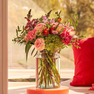 Media 2 - Warm gesture bouquet