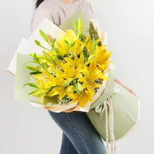 Sunshine Glow Asiatic Lily Bouquet