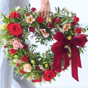 Romantic Valentine\'s Wreath.