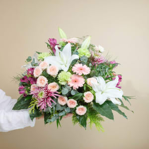 Media 2 - Funeral composition in delicate pink tones