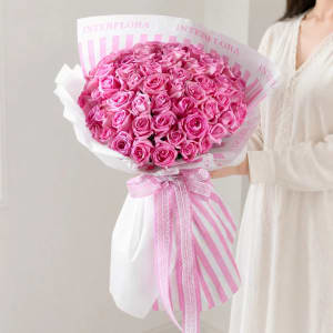 Unforgettable 50 Pink Roses Hand Tied