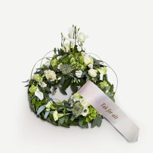 Media 1 - Wreath with ribbon