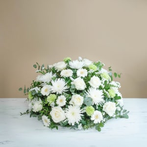 Media 1 - Funeral centrepiece in white tones