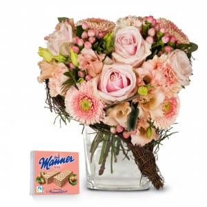 Fleurop Strauß Von Herzen mit Manner Neapolitaner Schnitten, 75g