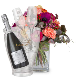 Flower bouquet «The Magic of Spring» with Prosecco Albino Armani DOC (75 cl), incl. ice bucket and two sparkling wine flutes