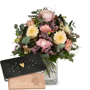 Flower bouquet «A Touch of Spring» with Munz bar of chocolate «Heart»