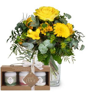 Flower bouquet «Little Sunshine» with Gottlieber tea gift set and hanging gift tag «Good Luck»