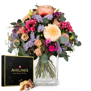 Flower bouquet of the month «May» with Avelines pralines from Maestrani