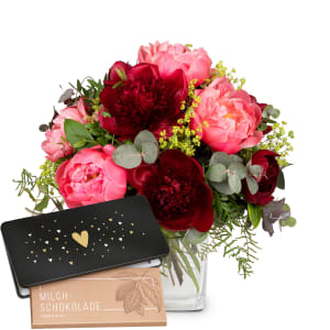Flower bouquet «Romantic Peonies» with Munz bar of chocolate «Heart»