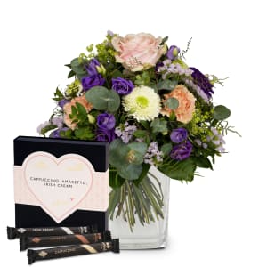 Flower bouquet of the month «June» with Gottlieber Hüppen «With Love»