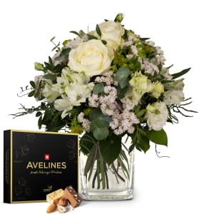 Blumenstrauss «Natürlicher Blütenzauber» mit Avelines Pralinés von Maestrani