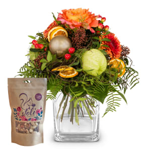 Blumenstrauss «Weihnachts-Hit» mit stoli-Nüssen – Fleurop Edition