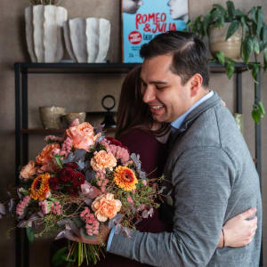 Media 5 - Bouquet of flowers «Romeo» with a CHF 50.- voucher for the musical «Romeo & Julia»