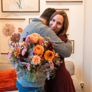 Media 6 - Bouquet of flowers «Romeo» with a CHF 50.- voucher for the musical «Romeo & Julia»