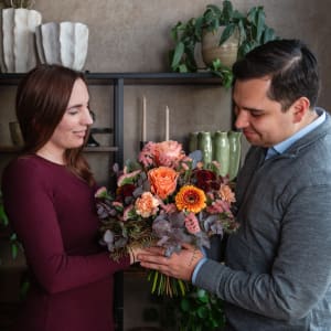 Media 2 - Bouquet of flowers «Romeo» with a CHF 100.- voucher for the musical «Romeo & Julia»