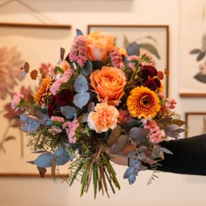 Media 5 - Bouquet of flowers «Romeo» with a CHF 100.- voucher for the musical «Romeo & Julia»