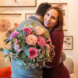 Media 5 - Bouquet of flowers «Juliet» with a CHF 100.- voucher for the musical «Romeo & Julia»