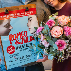 Media 6 - Bouquet of flowers «Juliet» with a CHF 100.- voucher for the musical «Romeo & Julia»