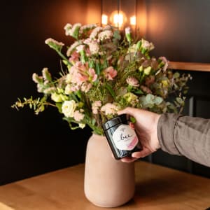 Bouquet de prairie «Sunny Morning» avec du miel de fleurs suisse de Bee-Family