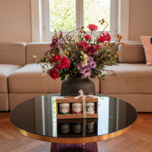 Media 2 - Meadow bouquet «Vivid Bloom» with Gottlieber tea gift set