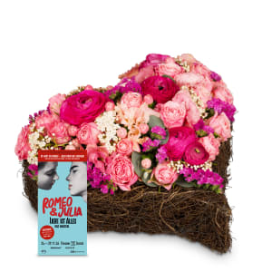 Flower arrangement «Dearest Heart» with a CHF 100.- voucher for the musical «Romeo & Julia»