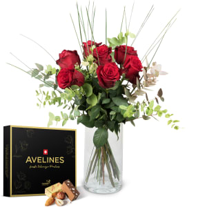 7 rote Rosen mit Grün und Avelines Pralinés von Maestrani