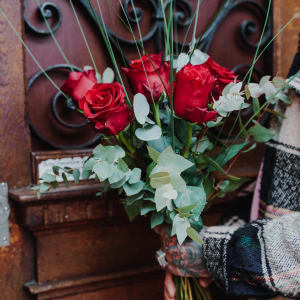 5 rose rosse Fairtrade Max Havelaar con verde