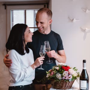 Blumengesteck «Eine Botschaft voller Liebe» mit Prosecco Albino Armani DOC (75 cl)