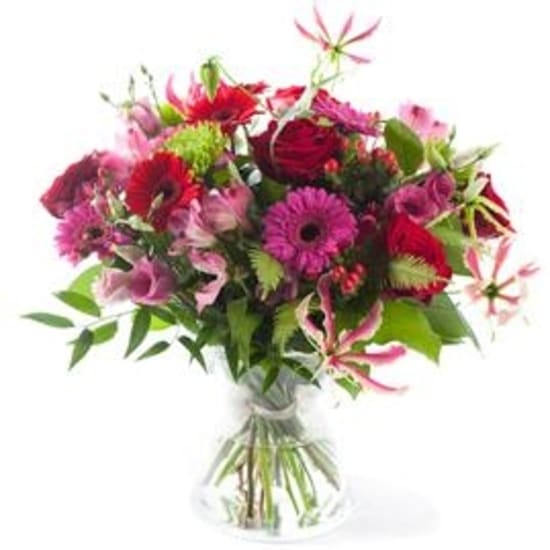 Charming pink red bouquet, excl. vase