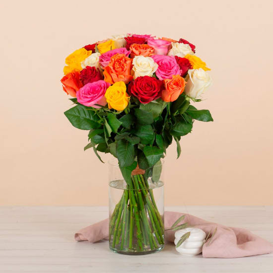 Bouquet of short multicolored roses